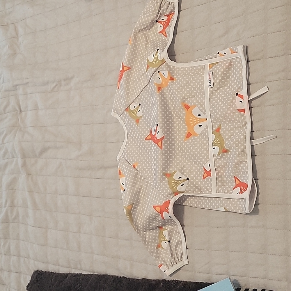 Tie in the back full bib/smock brand new, never used